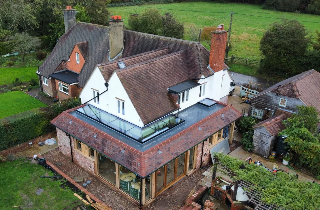 Barn with a rooflight on flat roof wrapped around